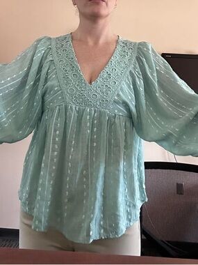 Very J Mint Green V-Neck Lace Trimmed Neck Puff Sleeve Textured Blouse  Sz L